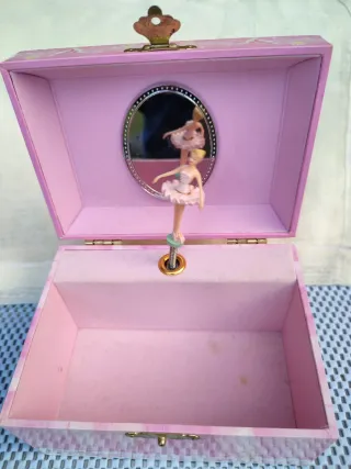 Caja de música bailarina rosa