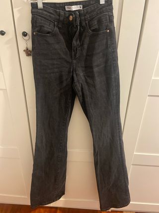 Pantalones campana Zara negros