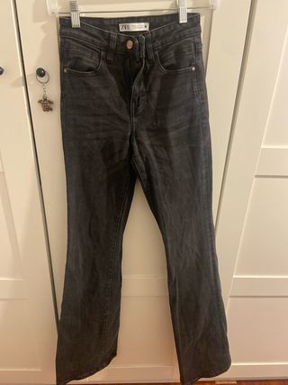 Pantalones campana Zara negros