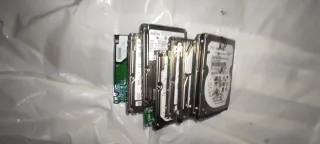 Lote de discos duros y adaptador