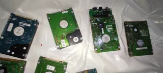 Lote de discos duros y adaptador