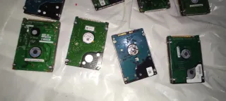 Lote de discos duros y adaptador