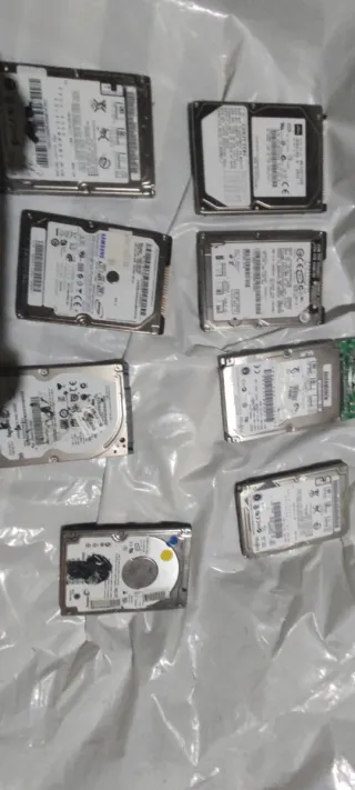 Lote de discos duros y adaptador