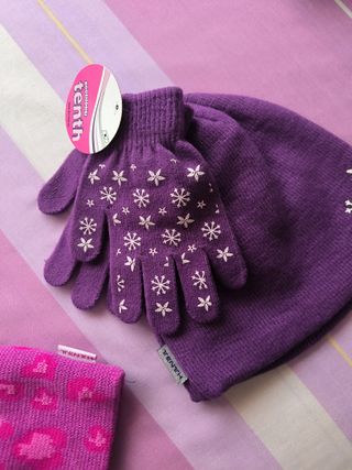 Conjunto gorro y guantes Tenth rosa y morado
