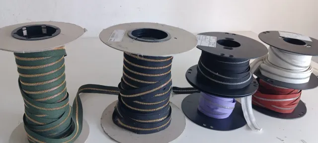 Resto de cremalleras por colores