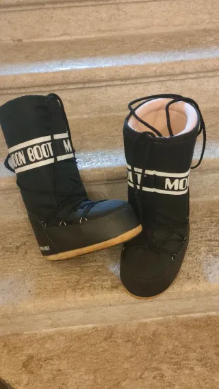 Moon Boot neri tg. 42/44,indossati 2 volte, nuovi!