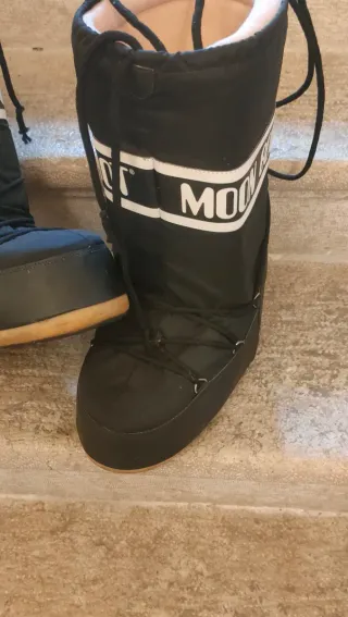 Moon Boot neri tg. 42/44,indossati 2 volte, nuovi!