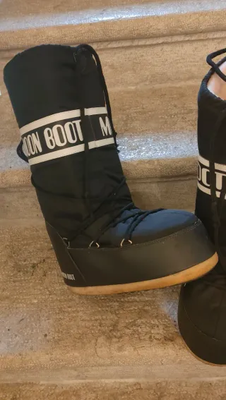 Moon Boot neri tg. 42/44,indossati 2 volte, nuovi!