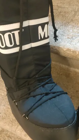 Moon Boot neri tg. 42/44,indossati 2 volte, nuovi!
