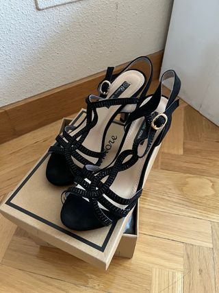 Sandalias de fiesta negras con pedrería