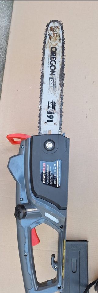 Motosierra Eléctrica Powerplus 2000W