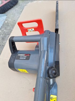 Motosierra Eléctrica Powerplus 2000W