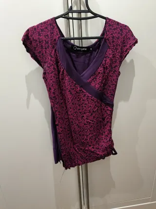 Camiseta Zergatik floral morada 