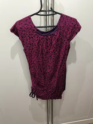 Camiseta Zergatik floral morada 