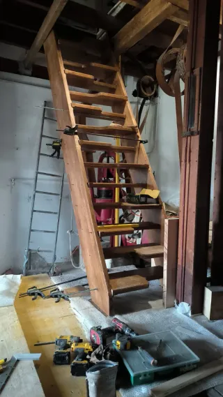 Atención oliva carpintero y constructor