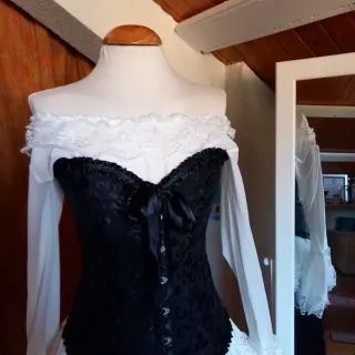 Precioso disfraz Gótico Corsé Negro y Blanco S/M