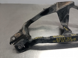 SOPORTE FARO IZQUIERDO MITSUBISHI COLT CZ3 BERL.