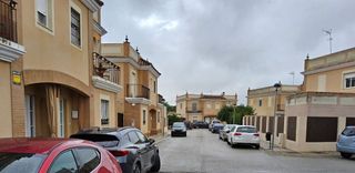 Casa adosada en venta en Sanlúcar la Mayor