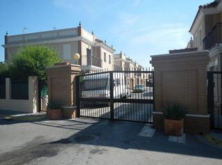 Casa adosada en venta en Sanlúcar la Mayor