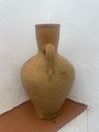 Cántaro de barro antiguo