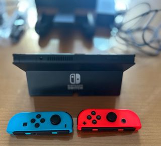Nintendo Switch OLED blu/rosso