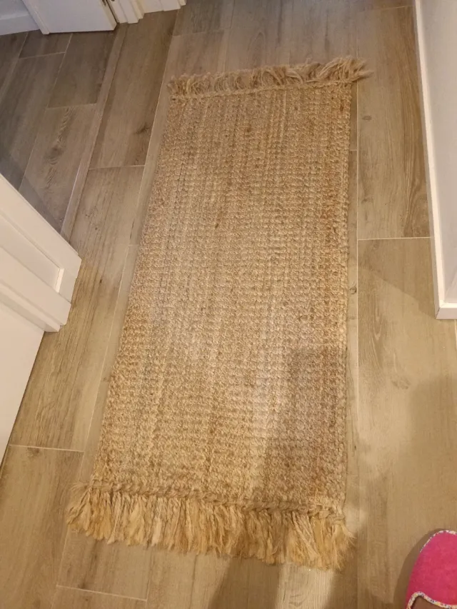 Alfombra de yute beige y marrón