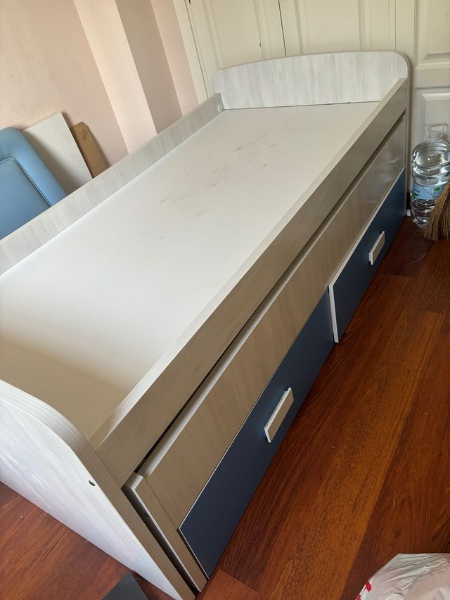 Estructura de cama con cajones