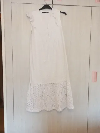 Vestido blanco con volantes. Estilo ibicenco