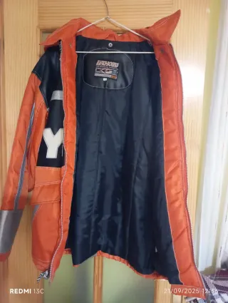 Cazadora EARTHBOUND hombre naranja y negra