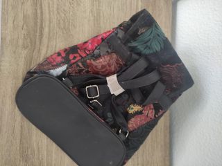 Mochila multicolor con estampado floral