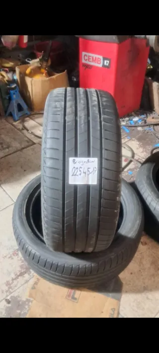 Bridgestone 225/45 R17