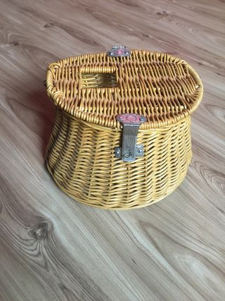 Cesta de mimbre para pesca