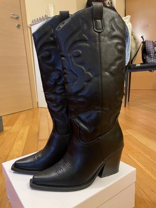 Stivali neri alti con tacco