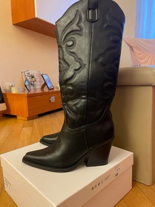 Stivali neri alti con tacco