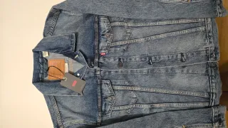Cazadora Vaquera Levi's Talla L. Sin estrenar.