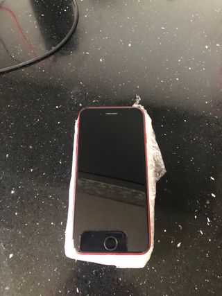 iPhone 8 128 GB Rojo batería nueva  sin golpes