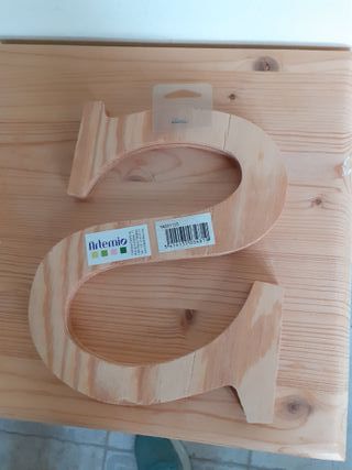 Iniciales de madera M y S 20cm.
PRECIO UNIDAD