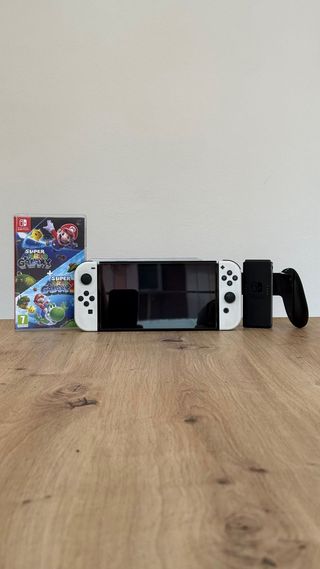 Nintendo Switch OLED + NUOVI Mario Galaxy 1 e 2