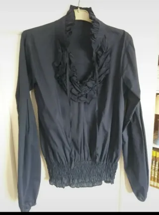 Romántica blusa con detalle de volantes