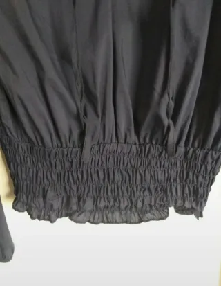 Romántica blusa con detalle de volantes