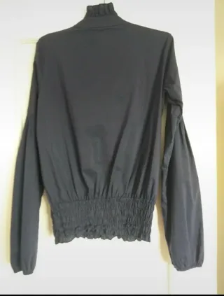Romántica blusa con detalle de volantes