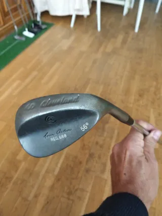 Sand wedge Cleveland Tour Action 56°