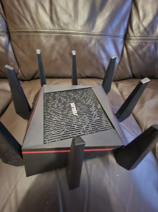 Router Asus Negro con Antenas