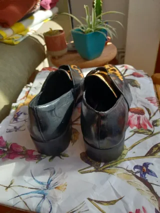 Zapatos negros con estampado animal