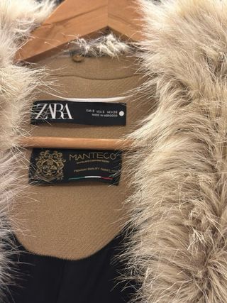 Abrigo largo Zara con cuello de pelo