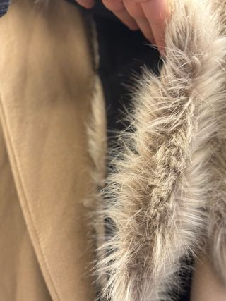 Abrigo largo Zara con cuello de pelo