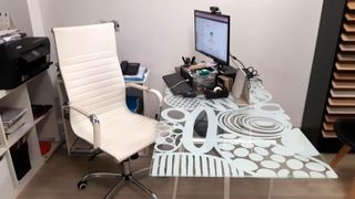 Conjunto mesa cristal y silla despacho