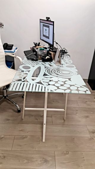 Conjunto mesa cristal y silla despacho