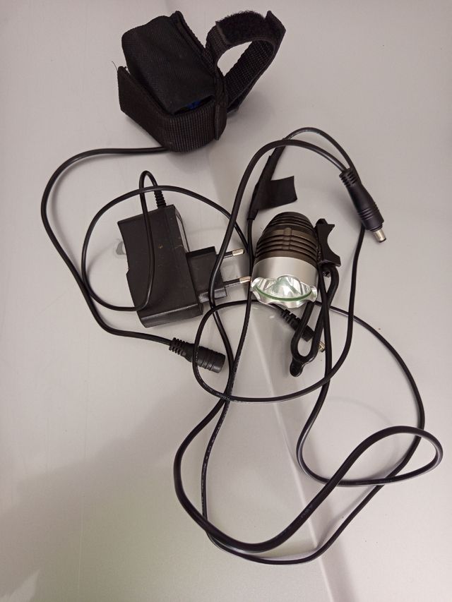 Luz LED para Bici con Cargador y Batería