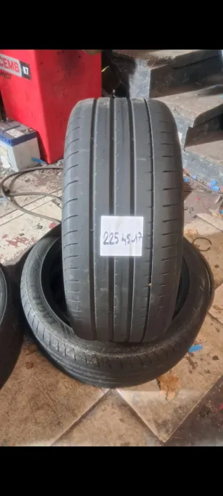 Neumático 225/45 R17